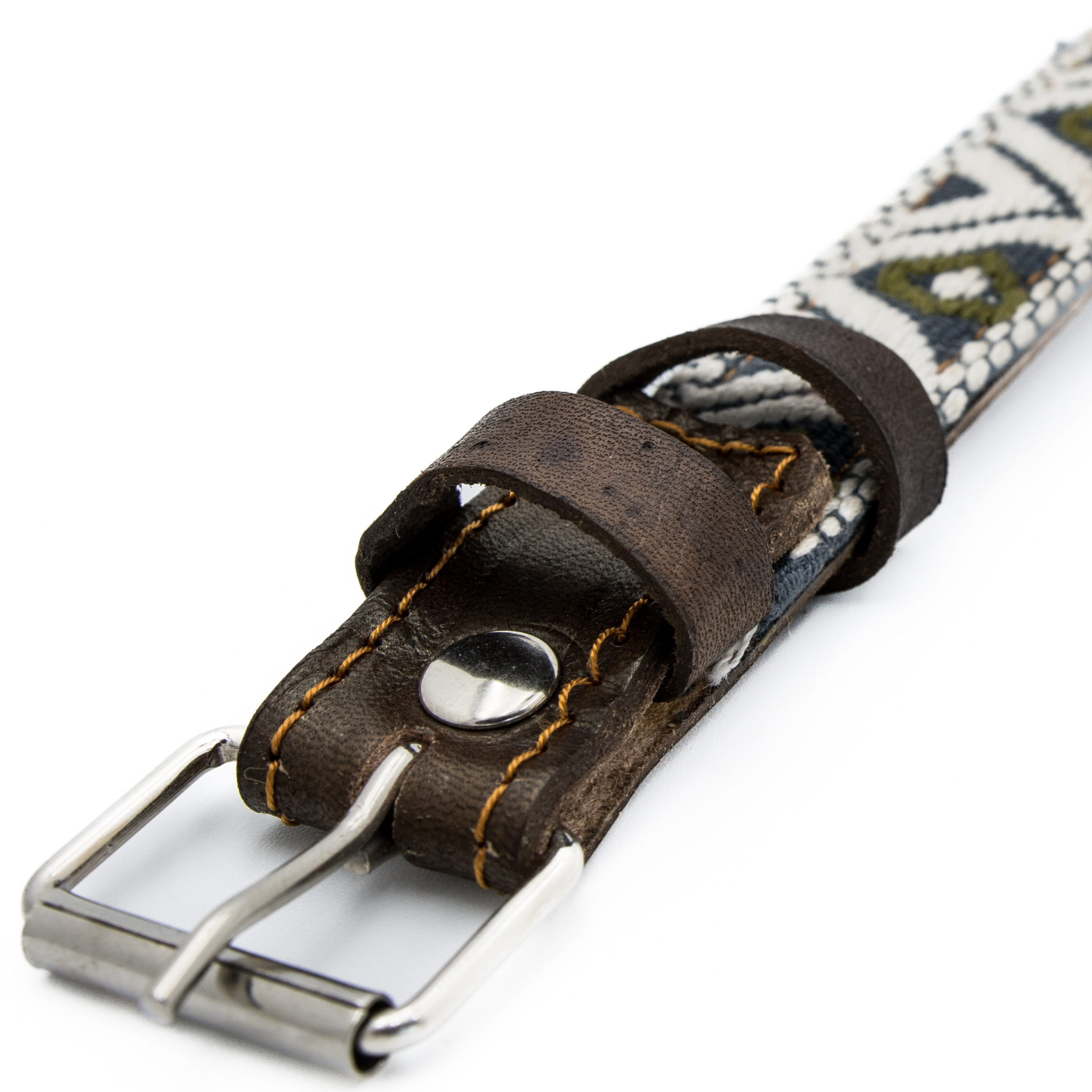 Image of a sturdy steel buckle on a Ceramic Cello leather dog collar, emphasizing robust construction.